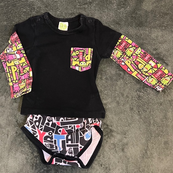 12m-18m. 80cm  Set of 8    6 tops& 1PJ - Picture 5 of 8